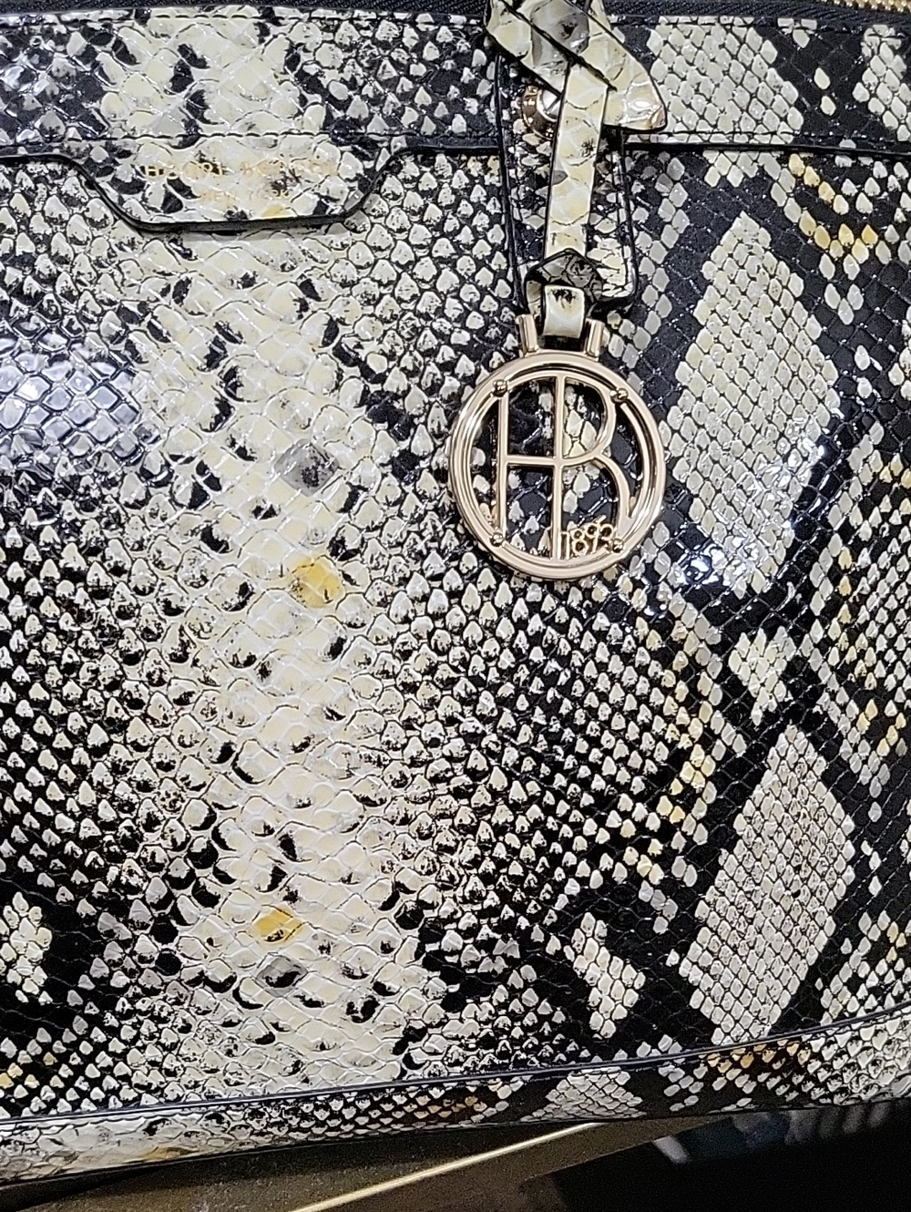 Henri Bendel NWT - Python-Print Tote Bag in Black and Cream - Women's Handbag - Picture 9 of 9